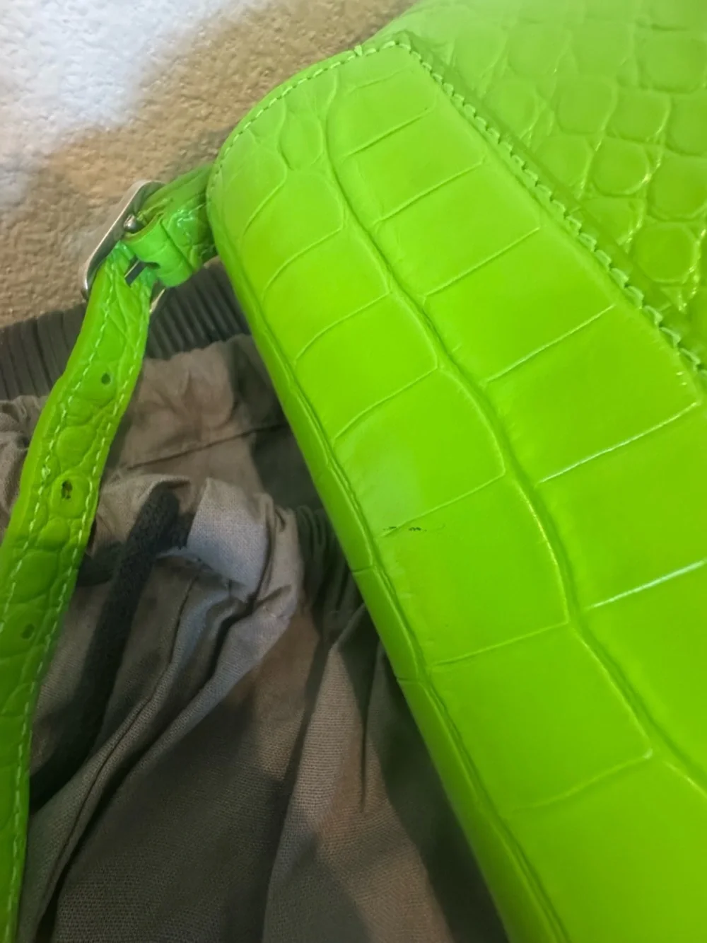 Balenciaga Hourglass Green Croc-Embossed Shoulder Bag with Silver BB - Picture 7 of 16